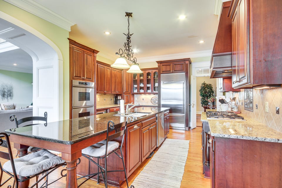 Kitchen | Microwave | Dishwasher | Drip Coffee Maker | 1st Floor