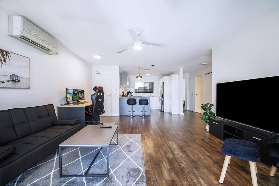 The kitchen and living room is open plan. Enjoy a meal up at the breakfast bar or relax on the lounge in front of the TV.
