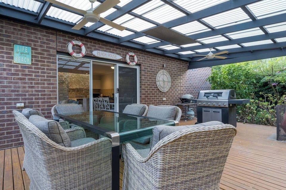 Enjoy dining alfresco on the patio, where you can soak in the fresh coastal air and savour a BBQ with your group.