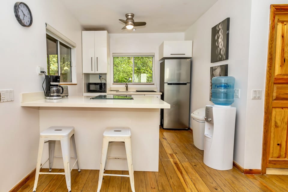 Fully stocked kitchen to enjoy a meal with your loved ones. 