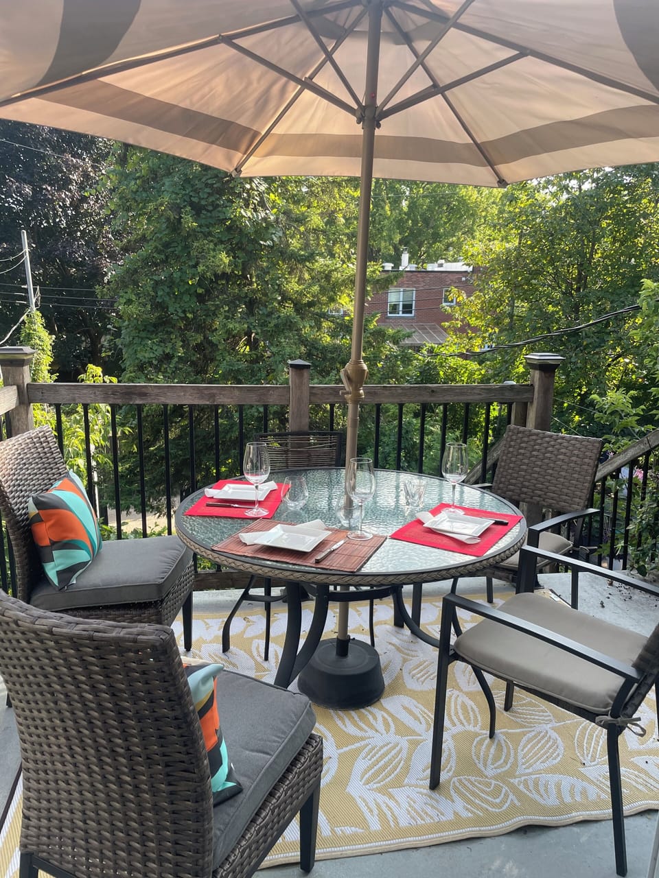 Outdoor dining