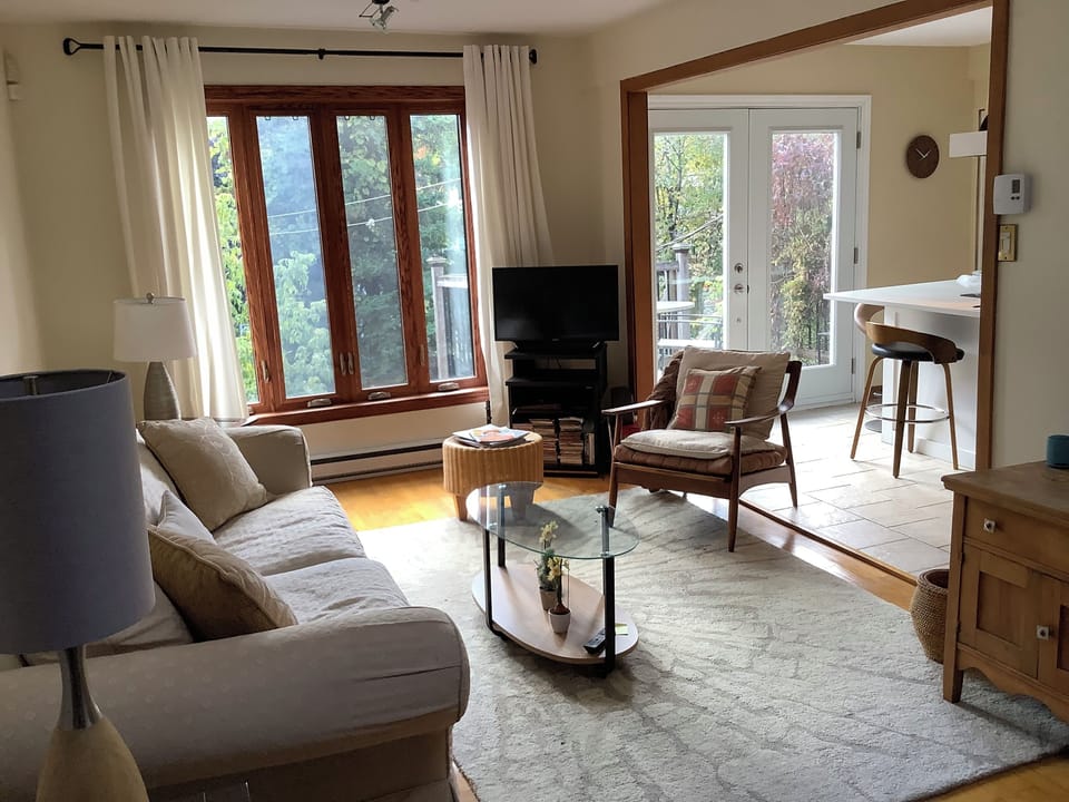 Living room / open space and kitchen areas 