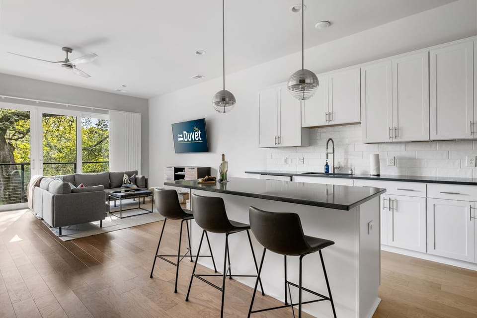 Kitchen Island with Seating for 3