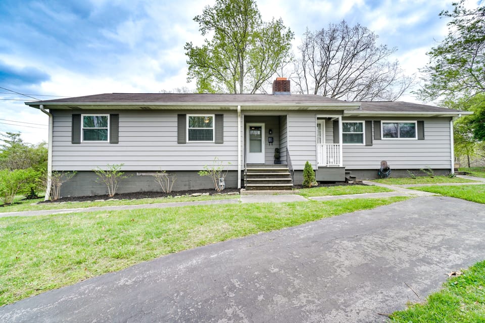 Oak Ridge Vacation Rental | 3BR | 2BA | Stairs Required | 1,548 Sq Ft