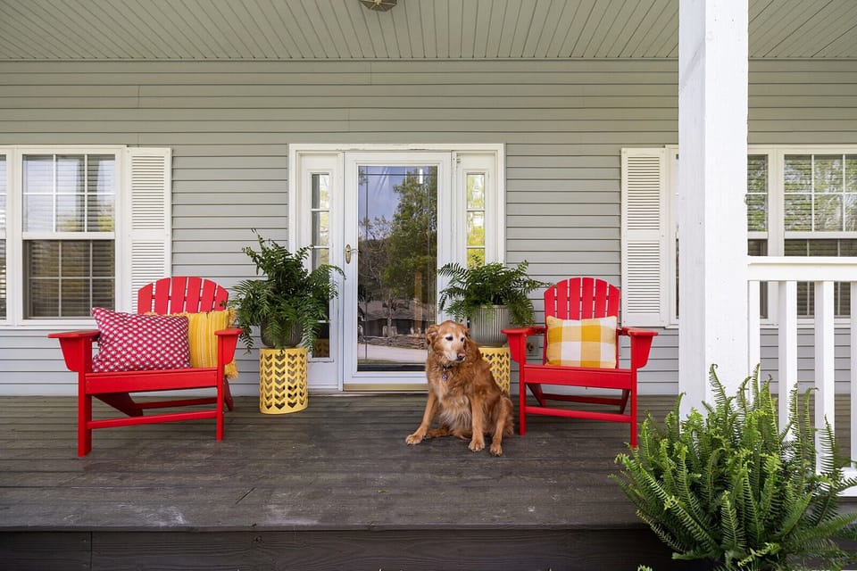 Front Entrance.  Dog-friendly.