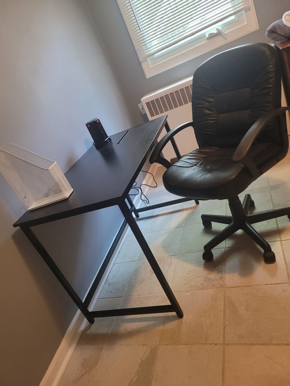 Bedroom 1 workstation 