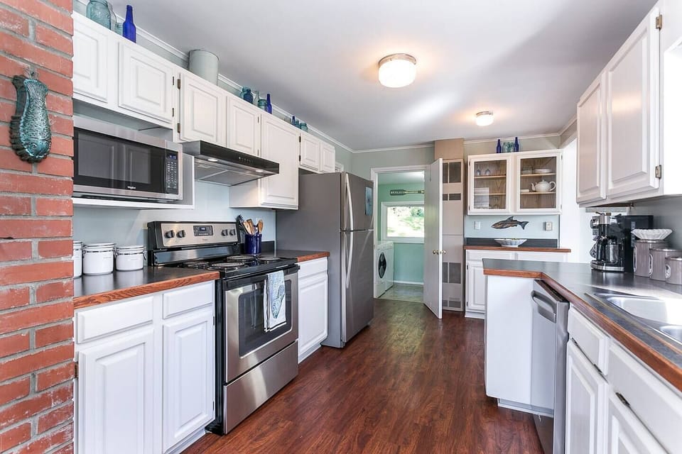 Fully equipped kitchen.