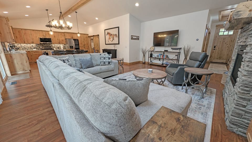 Celestial Dr - Main Living Area