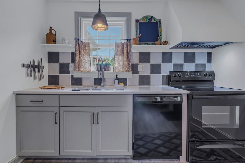 Full kitchen