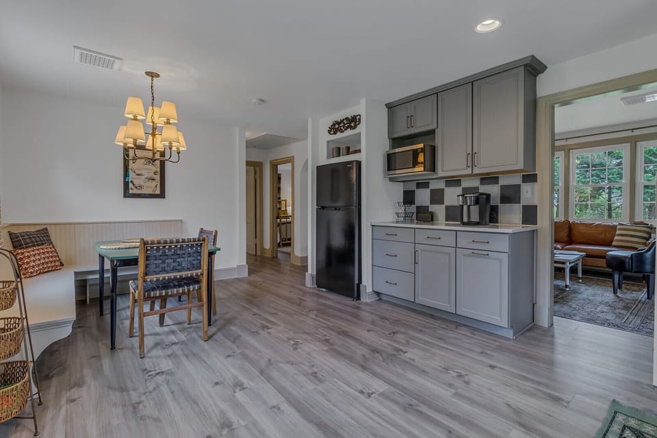 Full kitchen