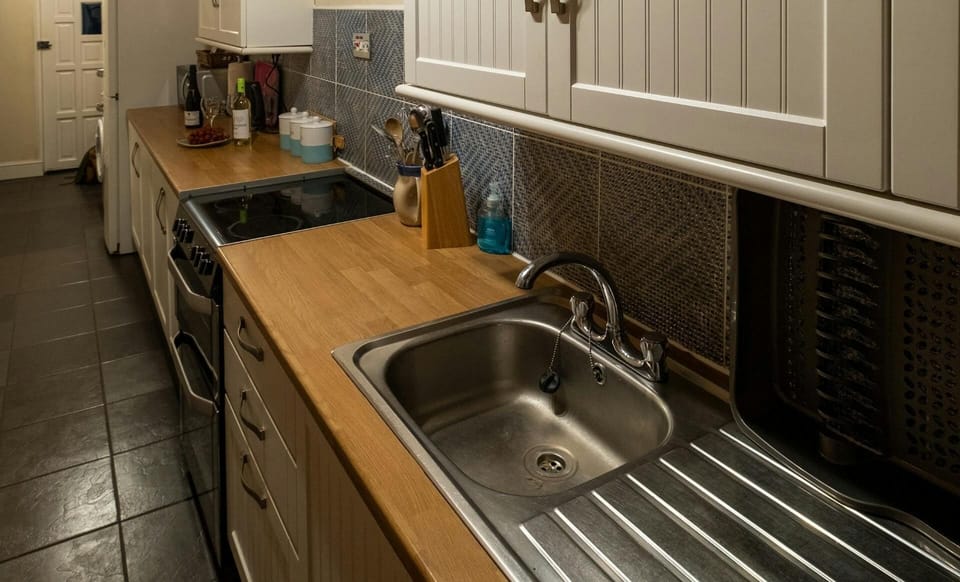 Long kitchen cabinet, oven and hob, sink and drainer