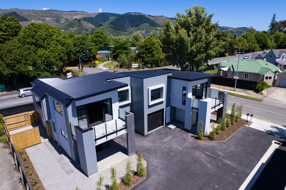 front view of Luxury apartment on Arbor-Lea and Richmond Luxury Apartment 