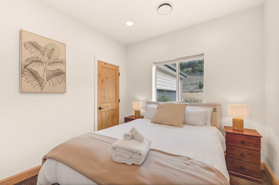 Queen bedroom 