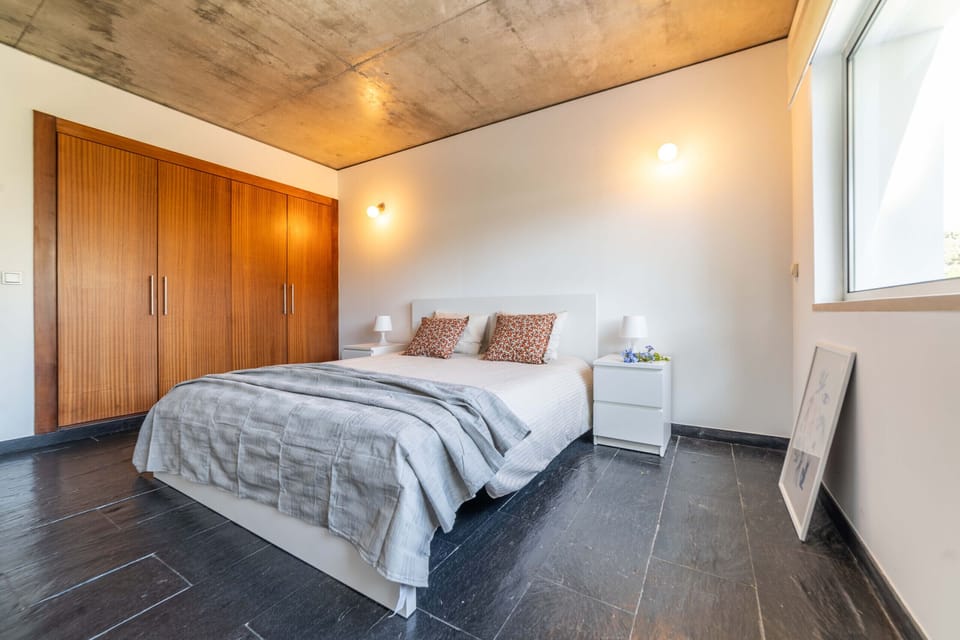 Modern master bedroom with wooden wardrobes — Villa Jasmine, luxury holiday villa in Herdade de Aroeira