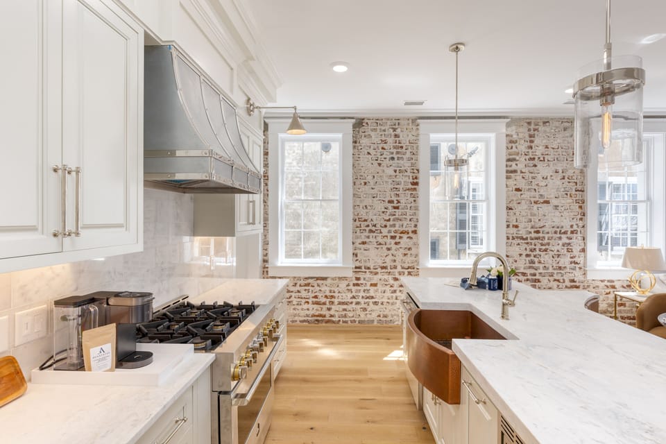 Fully equipped kitchen.