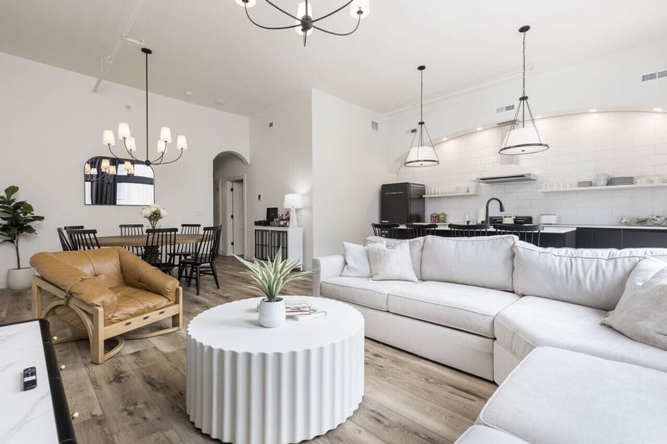 Great Room with City Views!