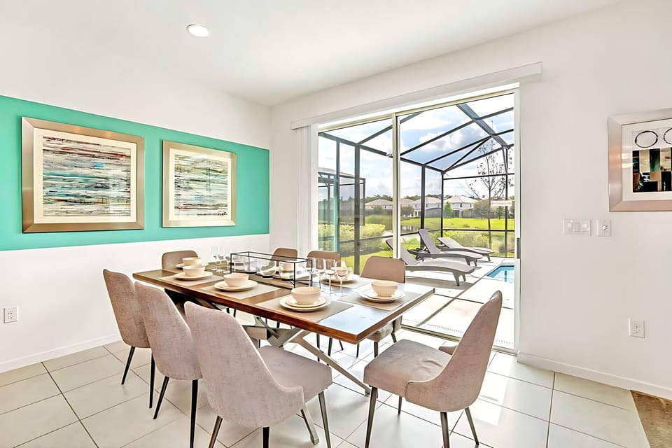 Large Capacity Dining Table