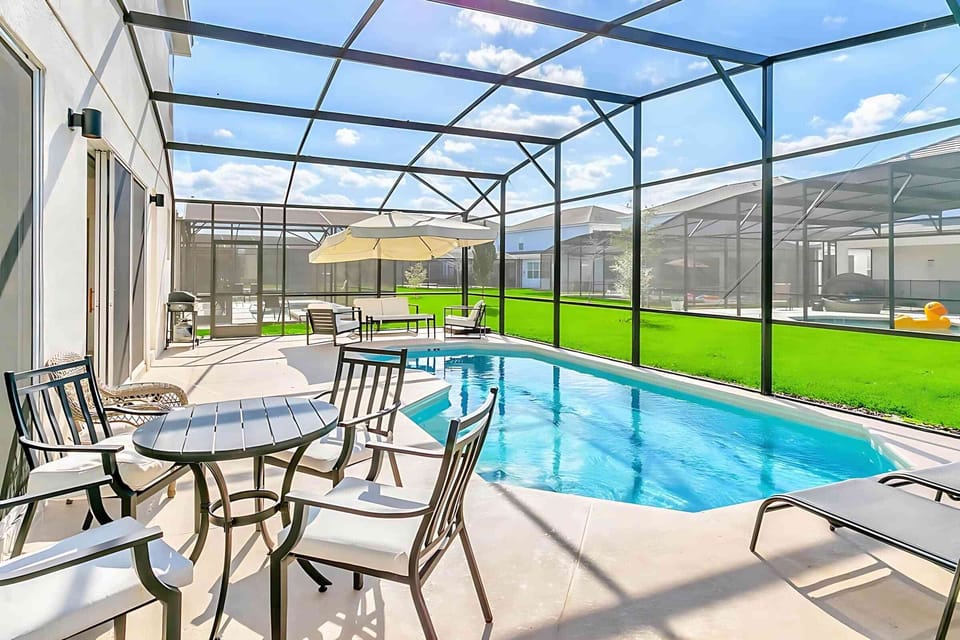 Fully Screened Private Pool With Relaxing Patio Space For Outdoor Fun