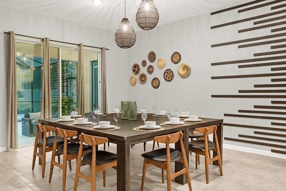 Large Capacity Dining Table