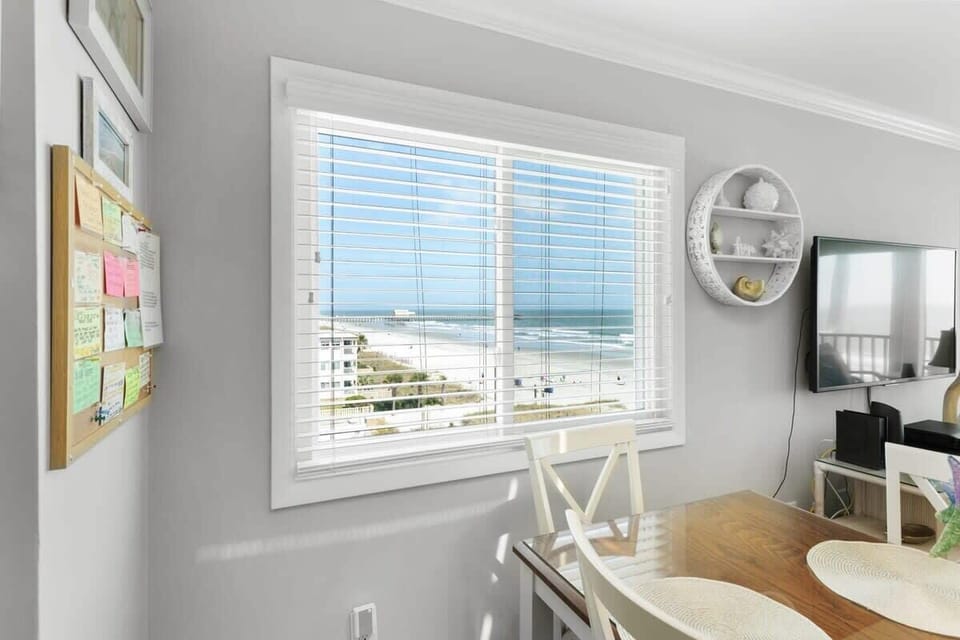 Corner Unit Windows!