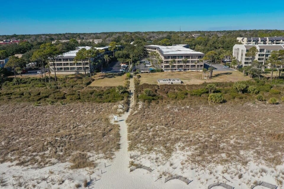 Overlooking the beach! Walk right out and enjoy the beautiful Hilton Head beaches!