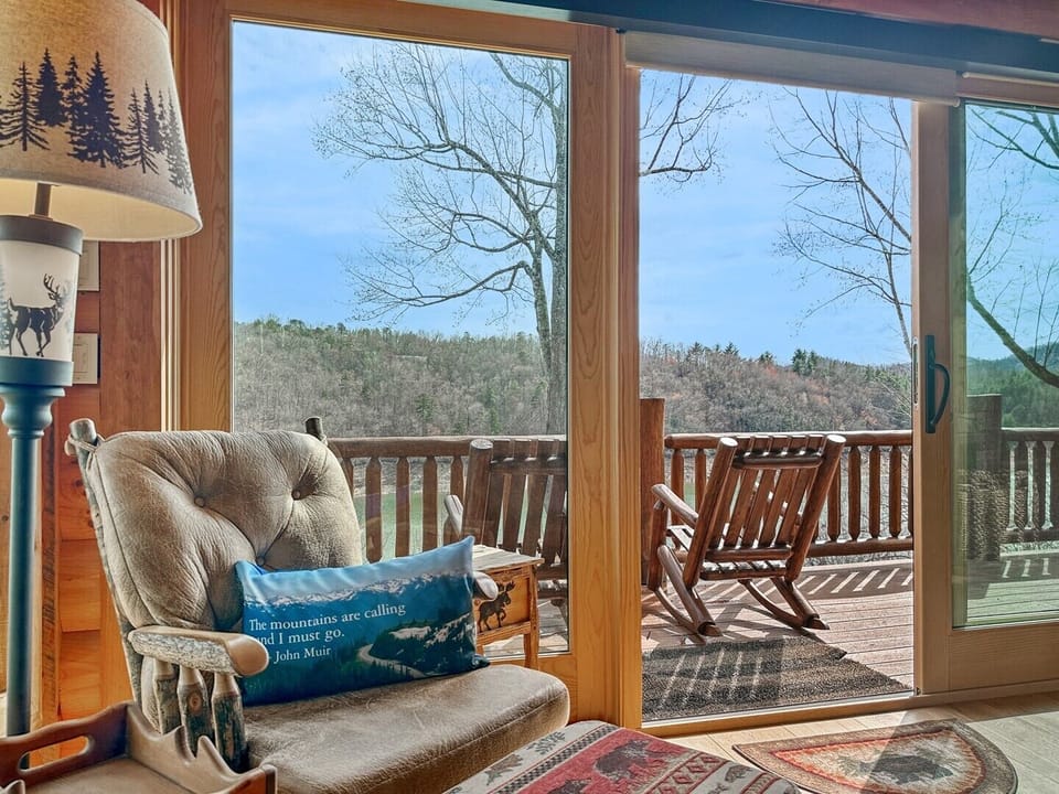 Mountain Ridge main level bedroom sitting area