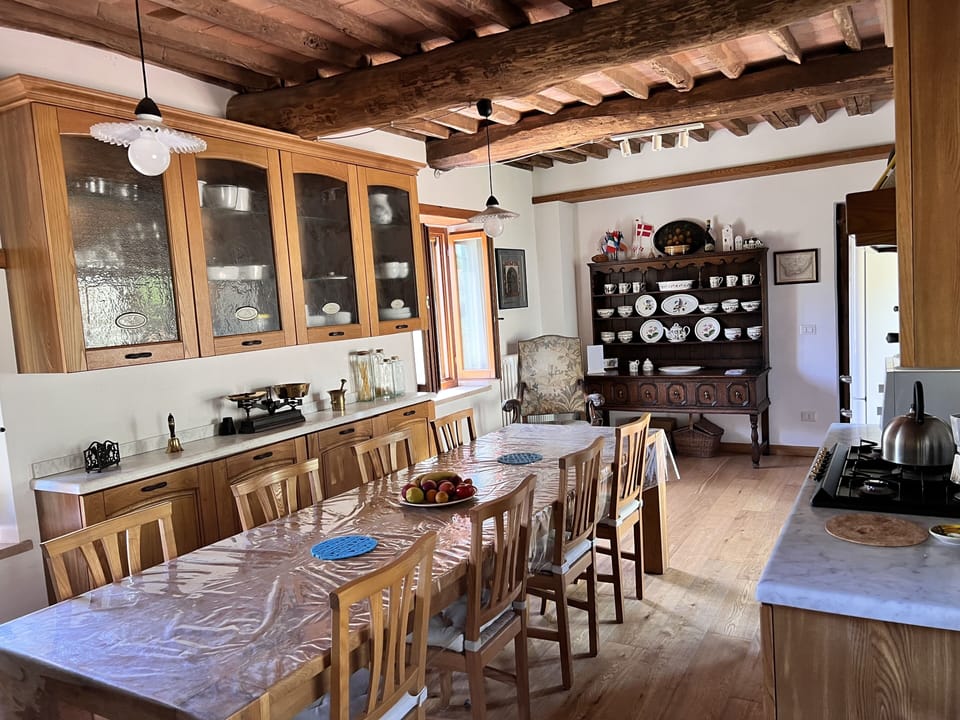 Spacious kitchen / dining room