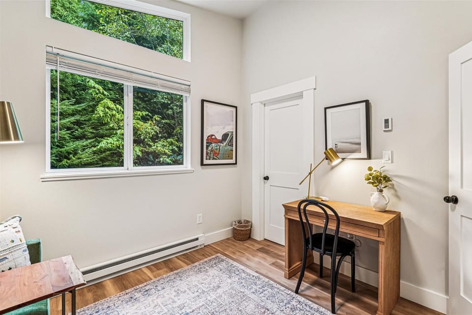 Office / Twin Bedroom at Ocean View Haven