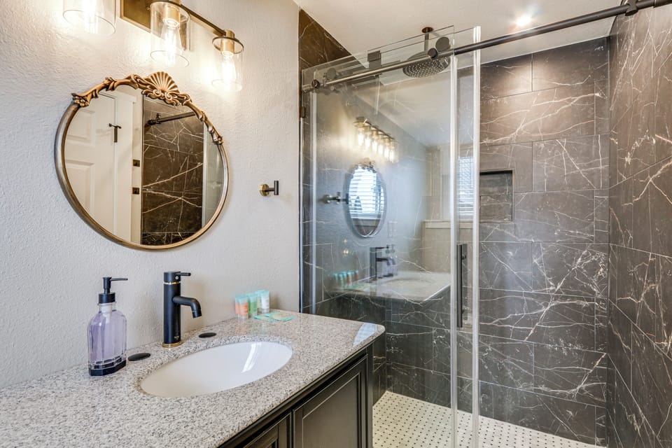 En-Suite Bathroom | Towels Provided