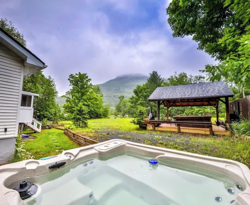 Hot Tub with Mountain Views