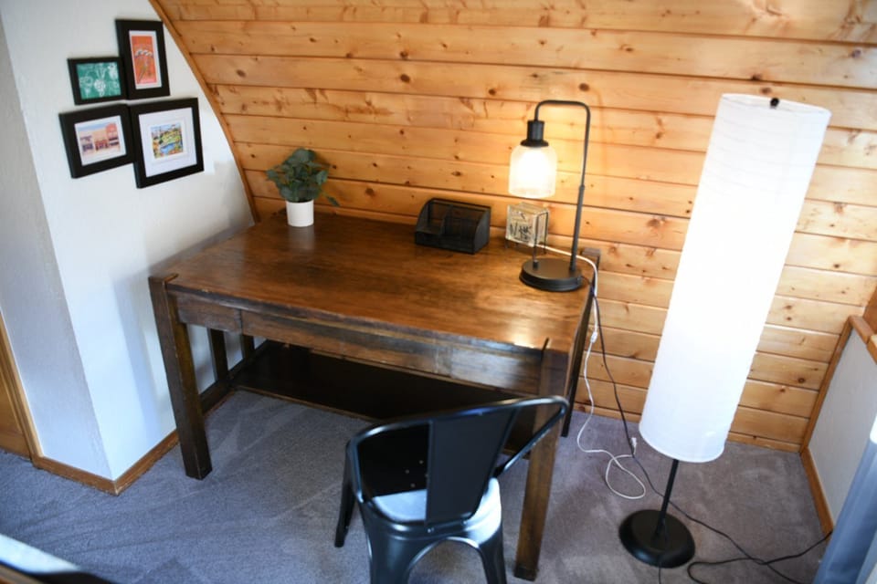 King bedroom work space