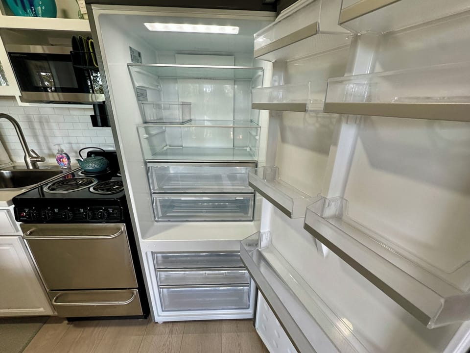 Kitchen - Lots of storage space in fridge