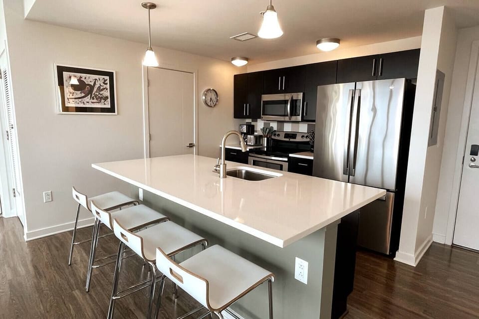 Kitchen and counter dining