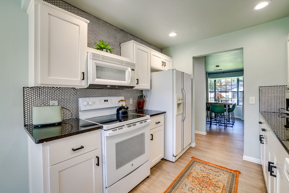 Kitchen | Drip Coffee Maker | Dishwasher | Toaster