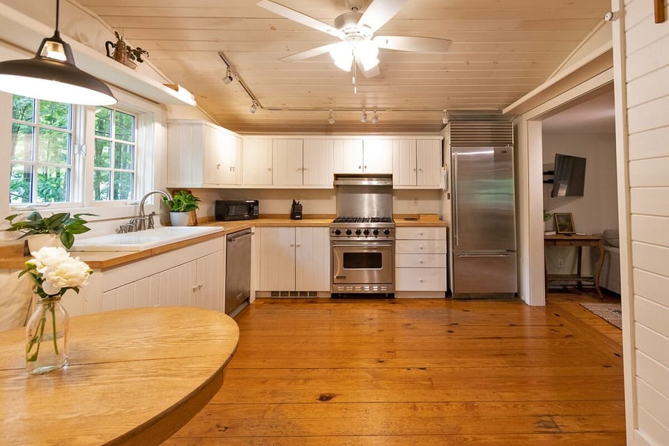 chef's eat in kitchen