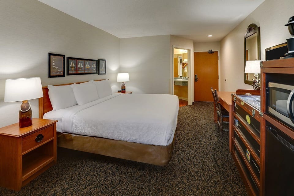 Settle in with an in-room desk and easy-entry layout.