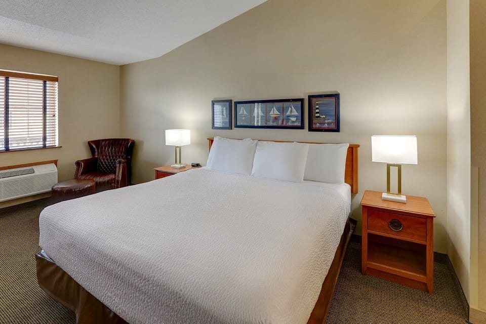Drift off on crisp linens with softly glowing bedside lamps.