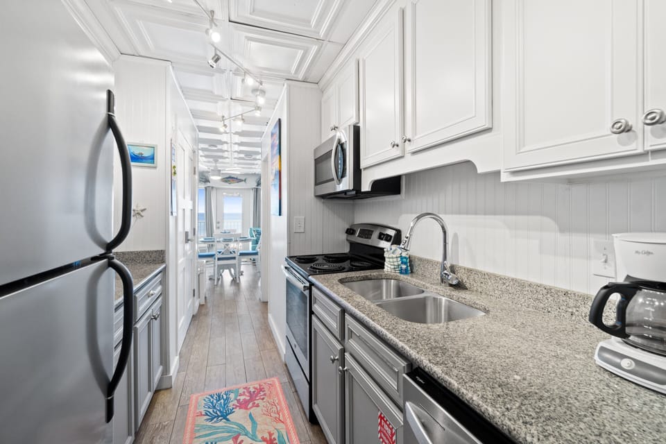 Full kitchen