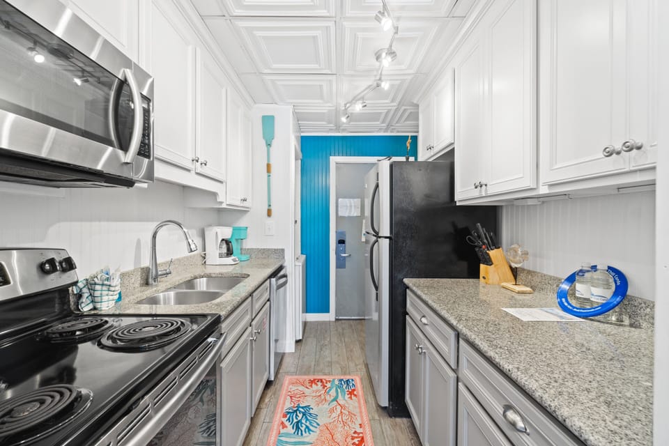 Full kitchen