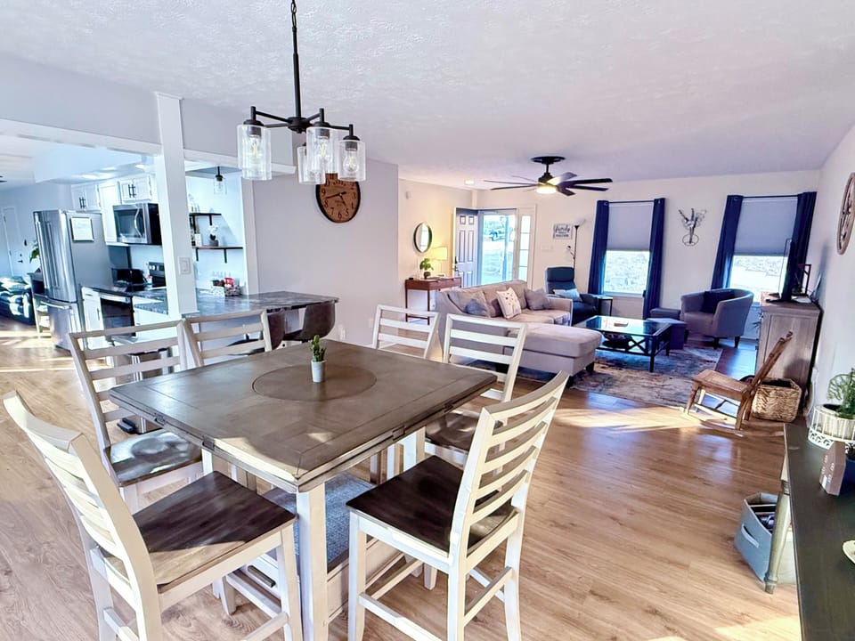 Spacious entertaining area with new dining table with 6 stools, and a lazy Susan