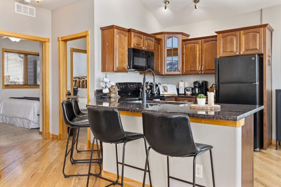Eat-in Kitchen