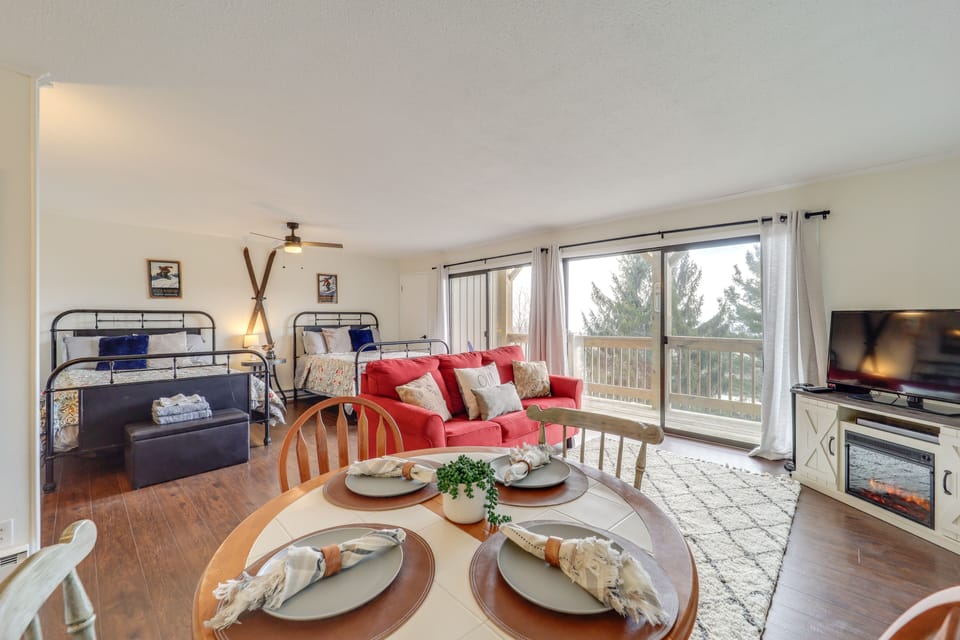 Beech Mountain Vacation Rental | Studio | 1BA | 600 Sq Ft | Stairs Required