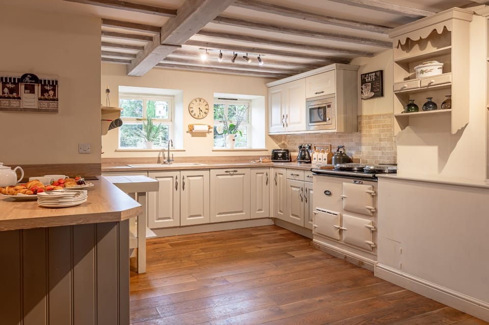 large holiday cottage UK