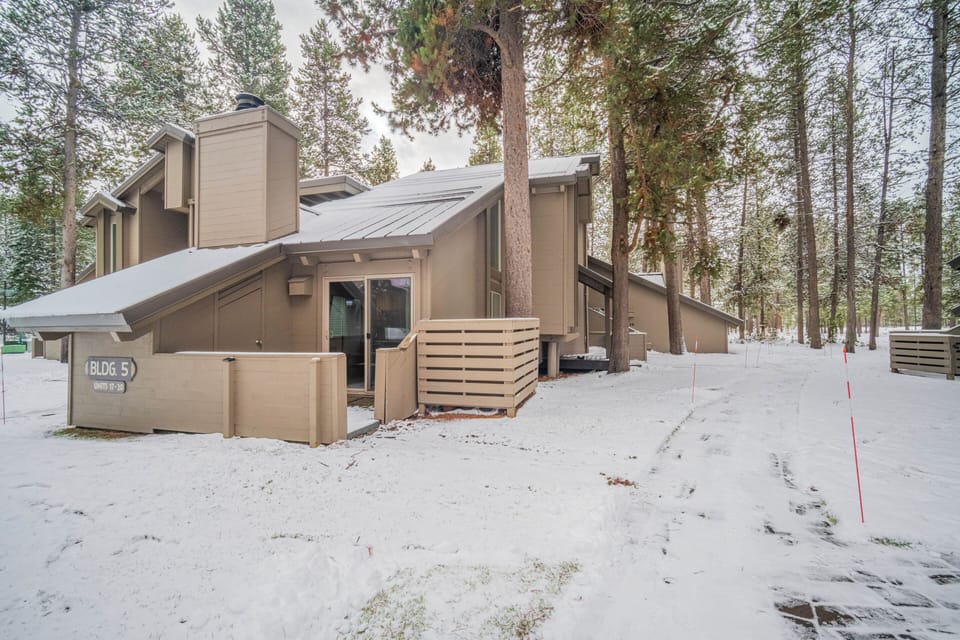 20 Tennis Village-01