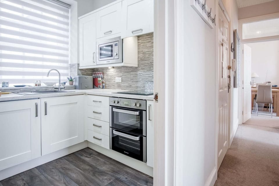 Belle Vue Court - 2 Bedroom Apartment - Tenby (20803)