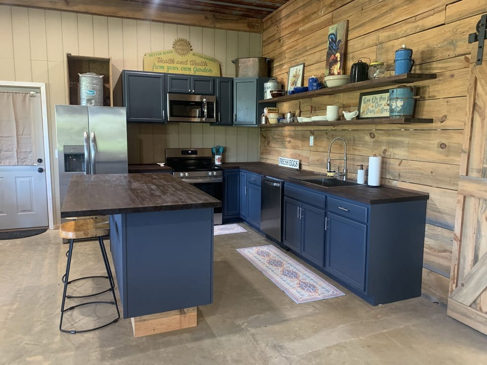 Full size kitchen with everything you might need. 