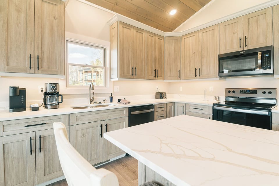 SkyWatcherChalet Web ML Kitchen 5