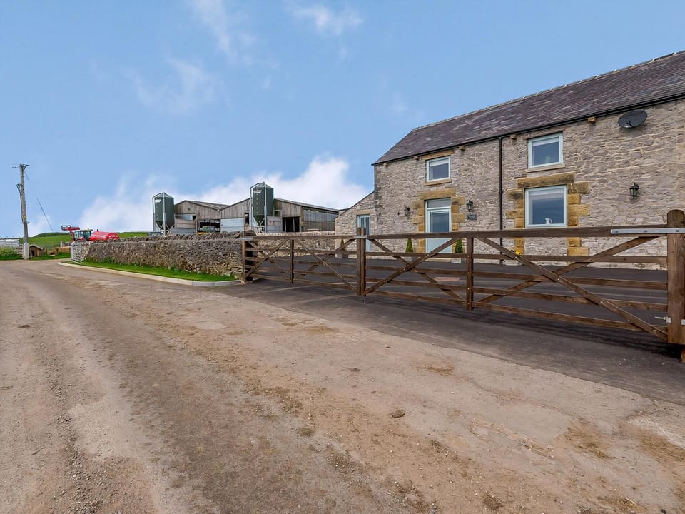 Exterior | Wheston House Farm Holiday Cottages- Stable View, Wheston House Farm Holiday Cottages- The Old Shippen - Wheston House Farm Holiday Cottages, Tideswell Moor, near 