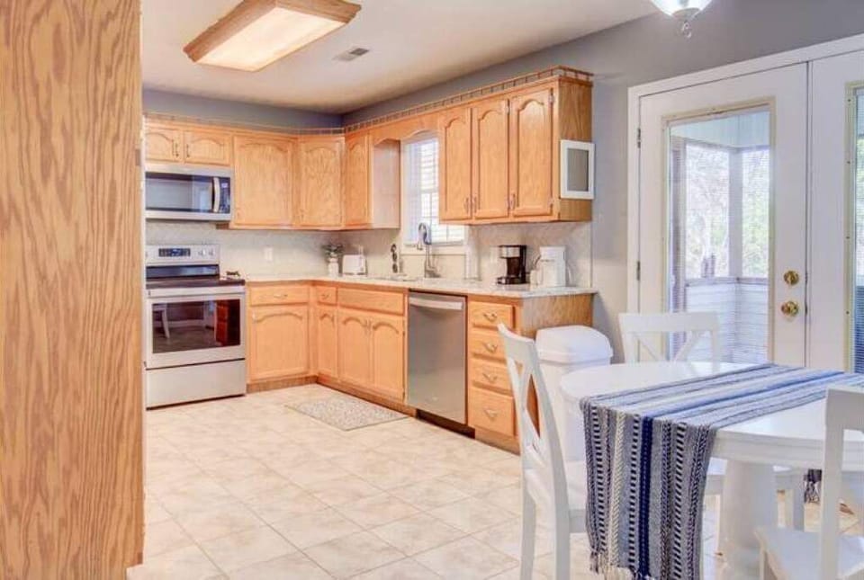 Equipped Full Kitchen.