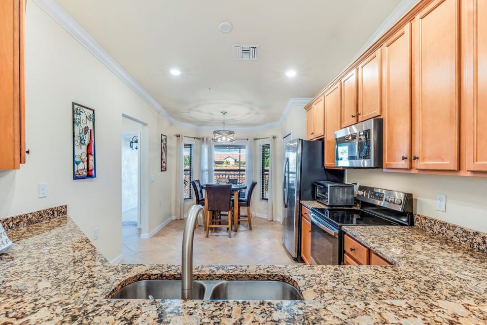 Eat in Dining Space off of the Kitchen